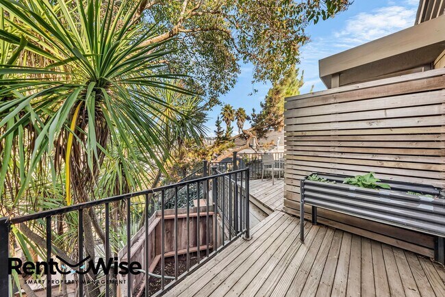 Building Photo - 130-136-136 Mullen Ave