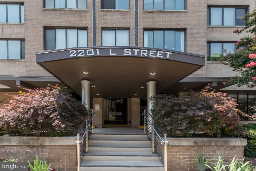 Building Photo - 2201 L St NW
