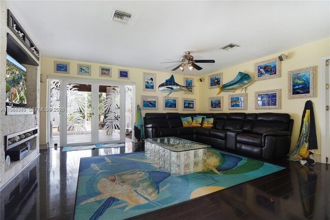 Building Photo - 20320 Bel Aire Dr