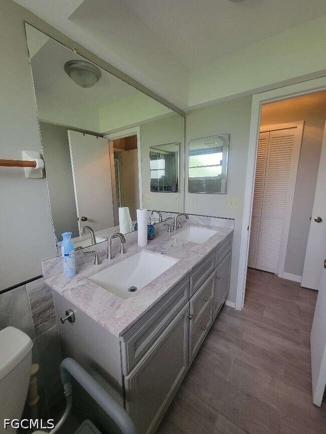 Building Photo - 10 Regency Ct