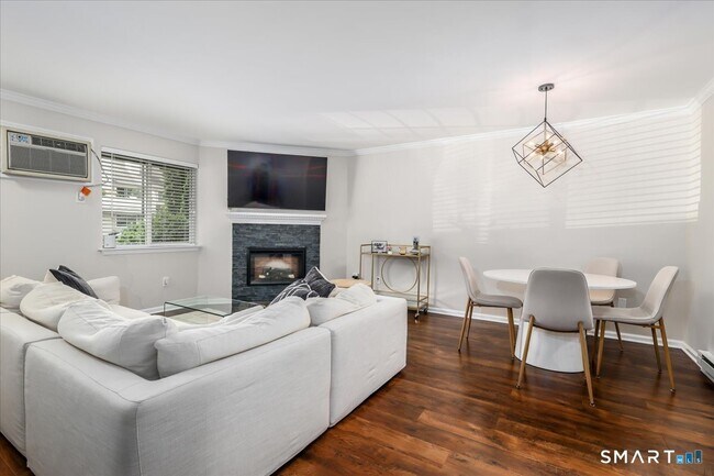 Building Photo - 153 Willow Springs