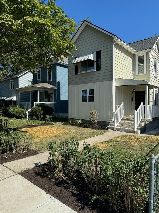 Building Photo - 384 Clarendon Ave