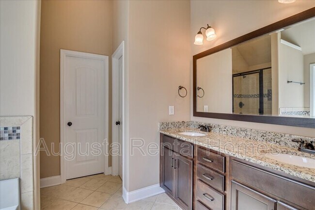 Building Photo - 3814 Berkshire Way
