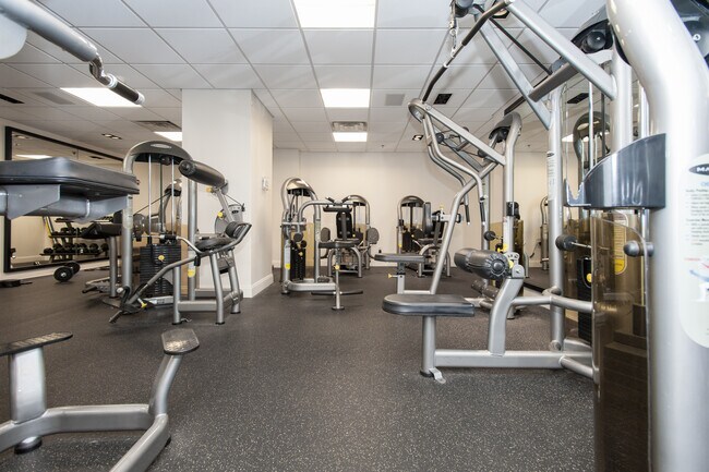 Building Photo - 102 Christopher Columbus Dr