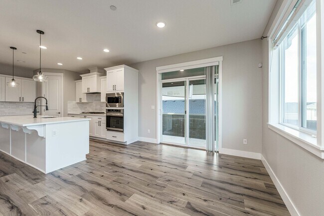 Building Photo - Charming 3-Bedroom, with Office and 2 Bath...