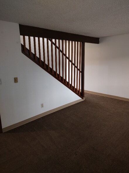 Building Photo - 5908 Parker Rd E