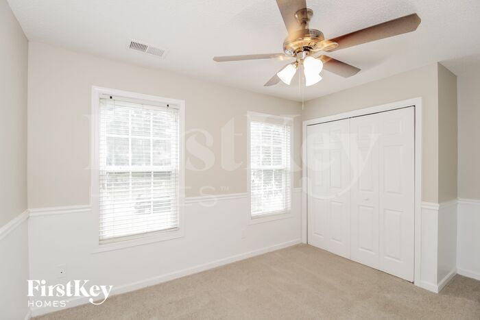 Building Photo - 27 Forest Point