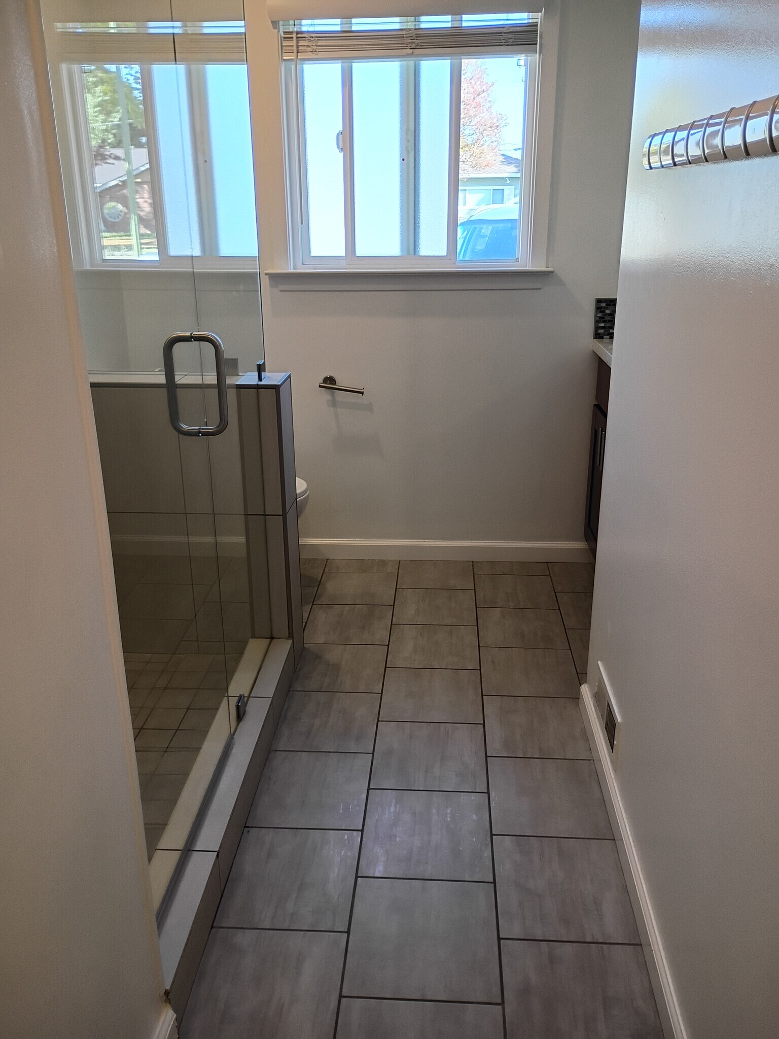 Hallway bathroom - 1519 Altamont Ave