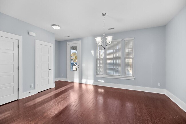 Building Photo - 313 Oak Bend St
