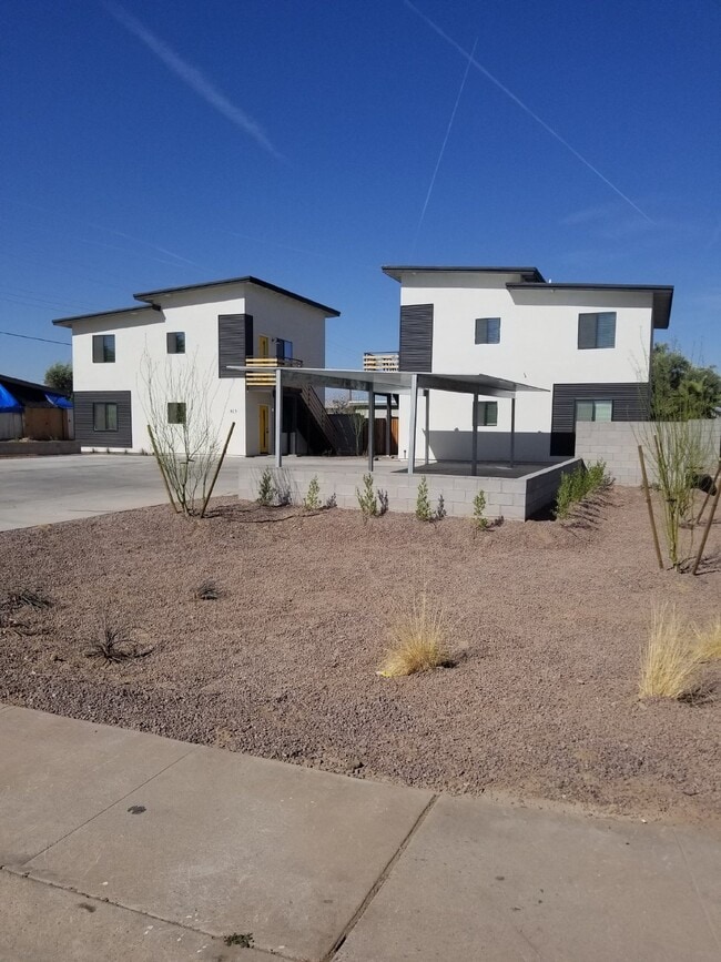 Building Photo - Charming 2BR/1BA CLOSE TO SOUTH MOUNTAIN