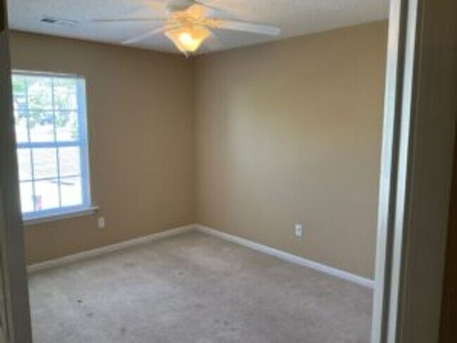 Building Photo - 336 Wild Olive Dr