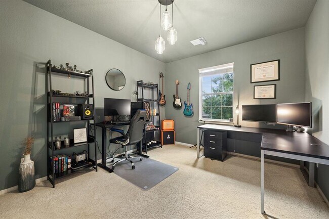 Building Photo - 13720 Shadowlawn Trace