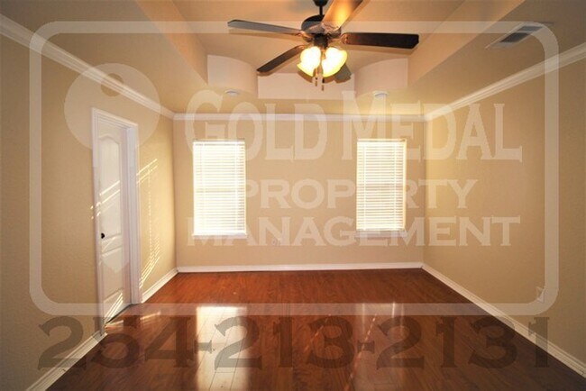 Building Photo - 401 Hedy Dr