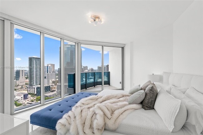 Building Photo - 200 Biscayne Blvd Way