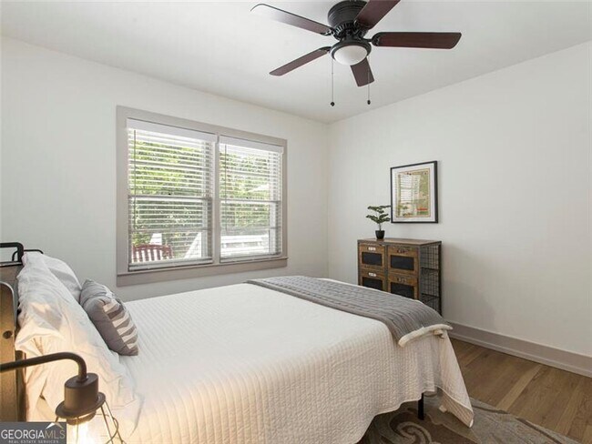 Building Photo - 1572 Berkeley Ln NE