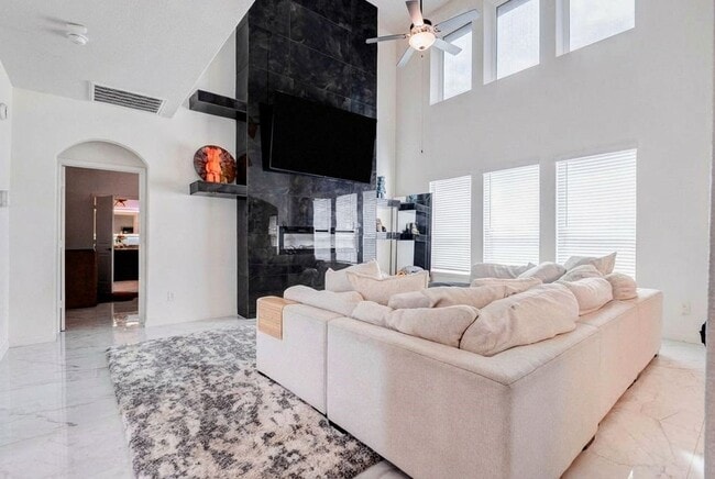 Building Photo - 22127 Roxanne Field Ln