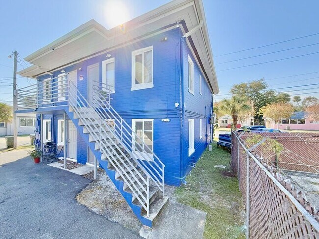 Building Photo - 551 N Ridgewood Ave