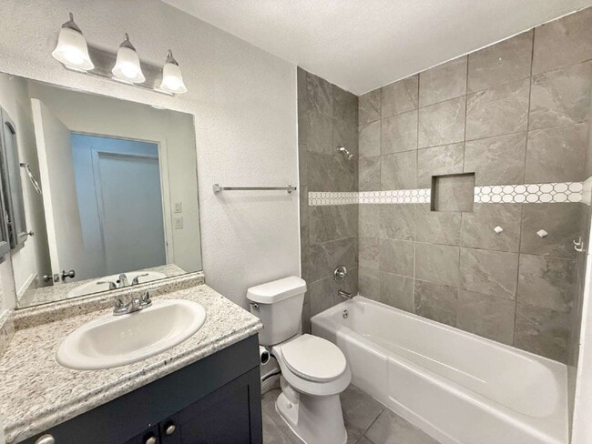 Building Photo - Move-In Special: 1 Month FREE (Applied to ...