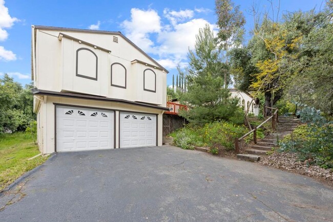 Building Photo - Cozy 2 Bed, 1 Bath Hideaway in Poway
