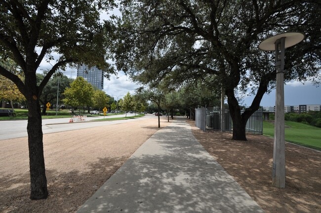 Building Photo - 3231 Allen Pkwy