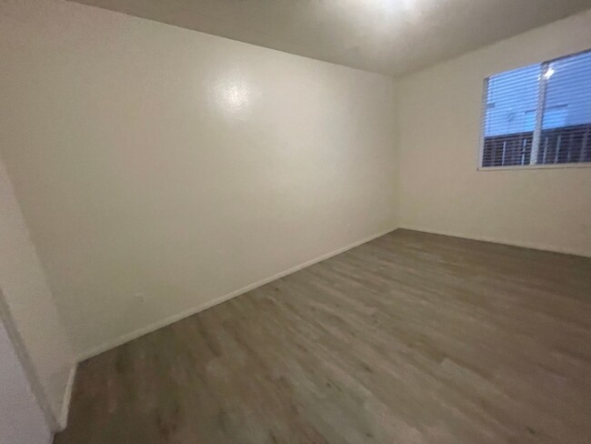 Building Photo - Hesperia- 3 Bedrooms, 2 bathrooms, New pai...