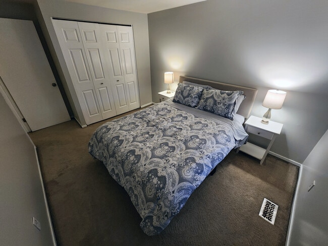 Building Photo - 5740 Yellowrose Ct