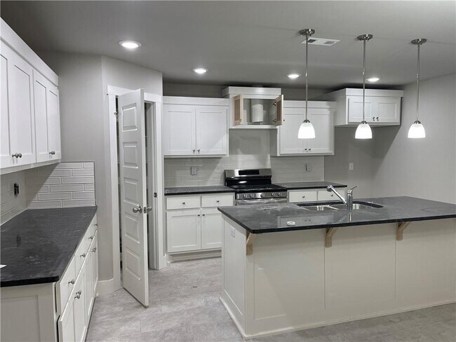 Building Photo - 505 N Collins Ave