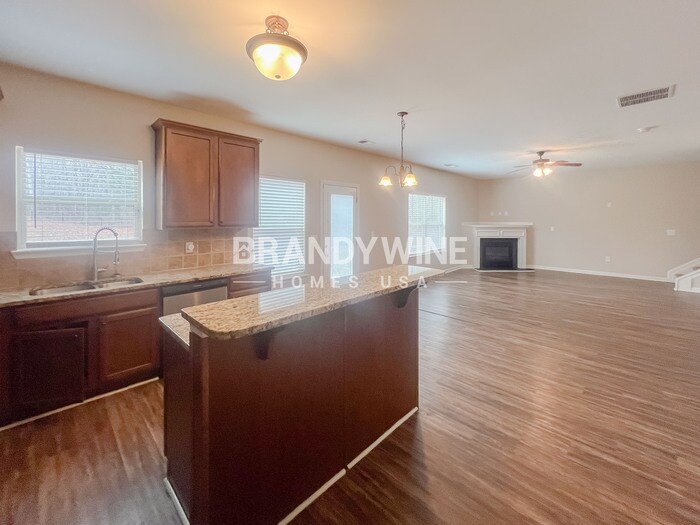 Building Photo - 355 Mary Dr