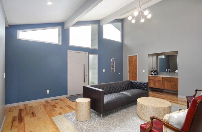Building Photo - 3942 E Rosebrier St