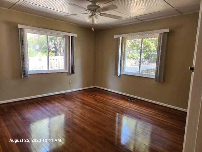 Building Photo - Back on Market!