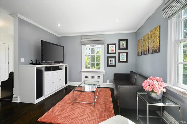 Building Photo - 45 Oriole Ave