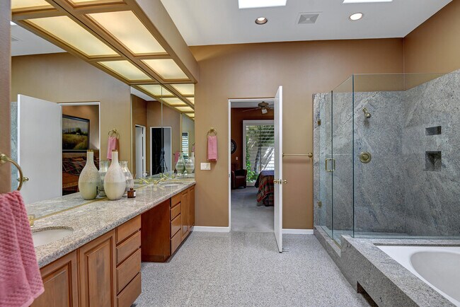 Building Photo - 383 Desert Holly Dr