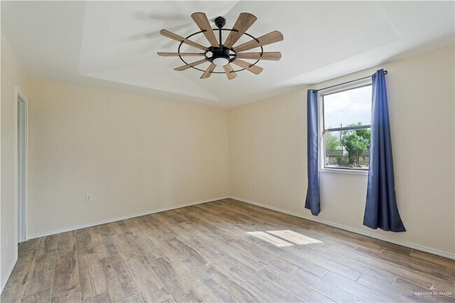 Building Photo - 13 H S St