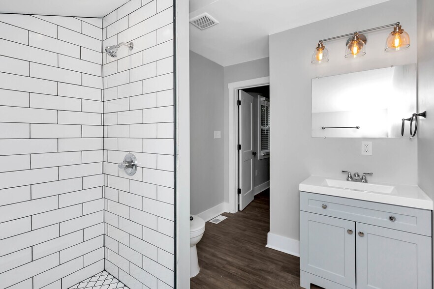 Building Photo - 3506 Oleander Rd SW