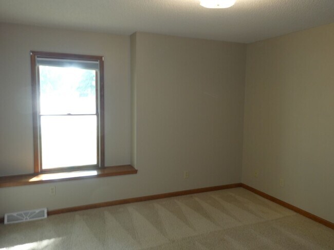 Building Photo - Beautiful home off Chapel Hill Rd