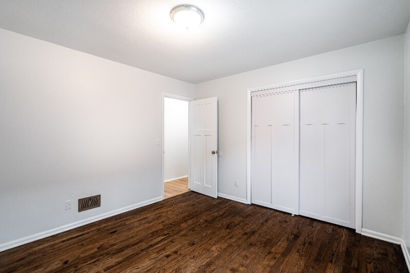 Building Photo - 638 S 66th St