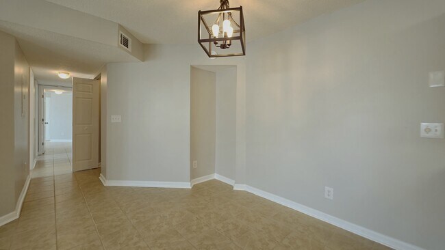 Building Photo - 8642 South Bridge Dr