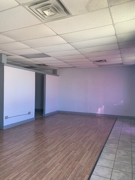 Building Photo - 112 W Avenue E