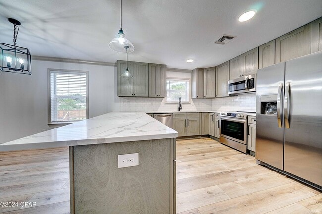 Building Photo - 1305 Calhoun Ave