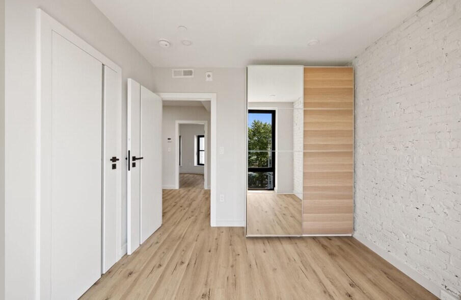 Building Photo - 17 Willow St