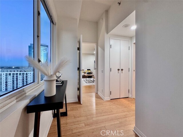 Building Photo - 525 E Seaside Way