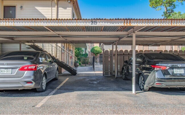 Building Photo - 8110 Albacore Dr