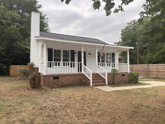 Building Photo - Move-In ready-Rosewood 3BR w/ Fenced Yard + Pet Friendly
