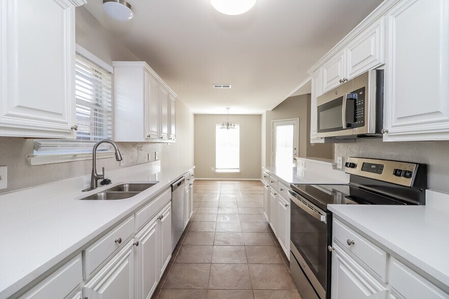 Building Photo - 12233 Silver Mist Trail