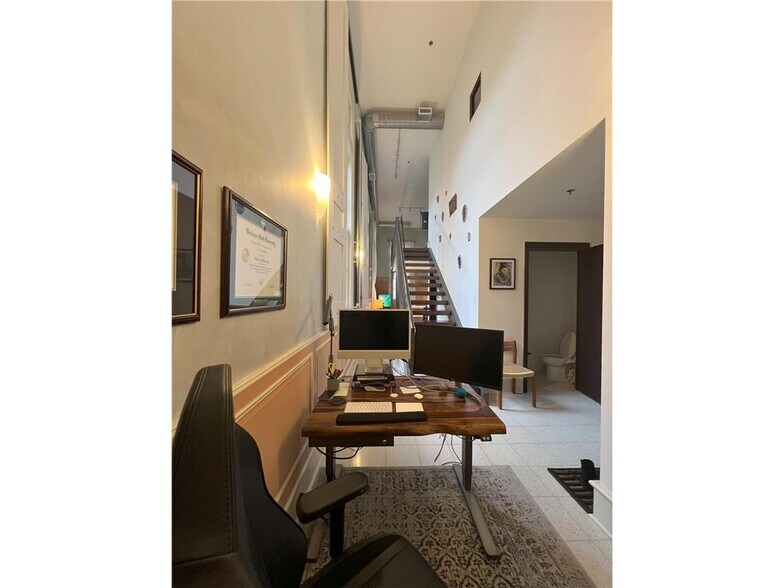 Building Photo - 214 4th St E