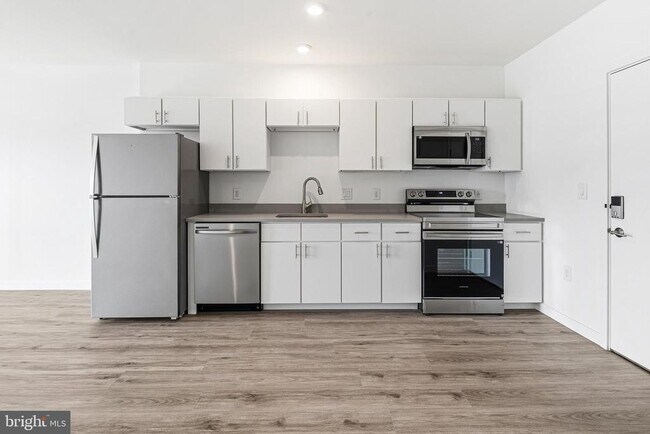 Building Photo - 915 N Broad St