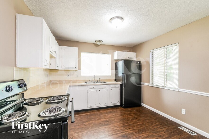 Building Photo - 2030 E Humes Ln