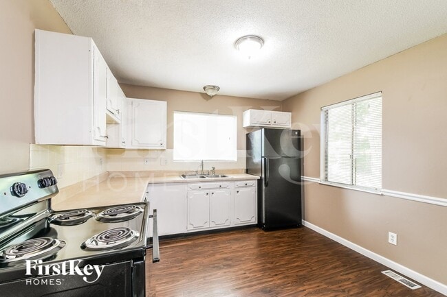 Building Photo - 2030 E Humes Ln