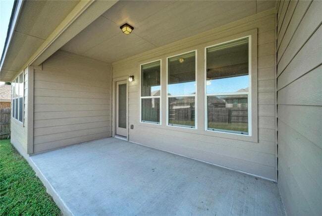 Building Photo - 18413 Falcon Pointe Blvd