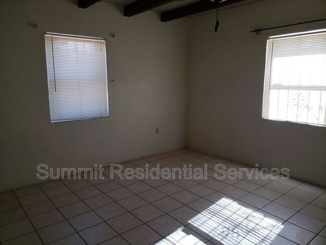 Building Photo - 3026 E Alta Vista St
